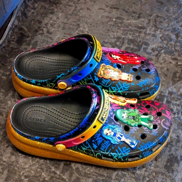 Crocs Rainbow High Gold Glitter Clogs  Youth Size J6 NIB - Picture 3 of 9